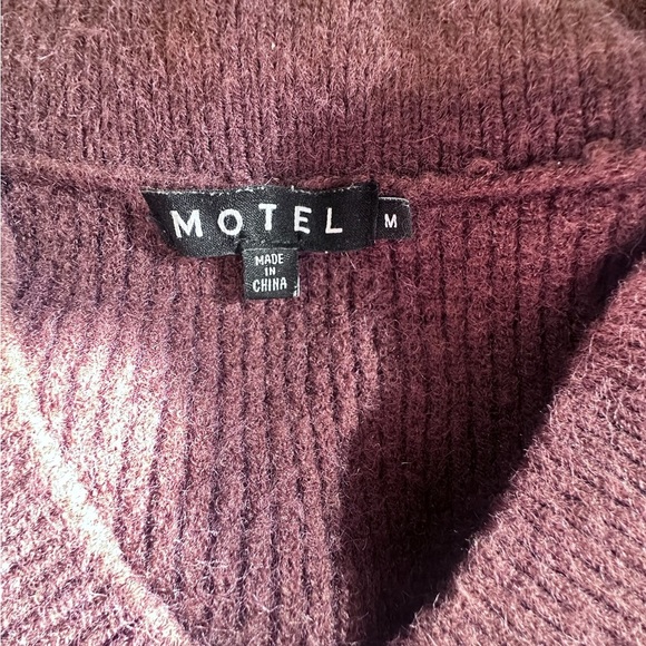 Motel Brown V-Neck Cropped Womens Sweater Relaxed Fit Long Sleeves - Picture 7 of 8